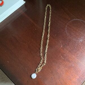 Pearl and gold chain fashion necklace